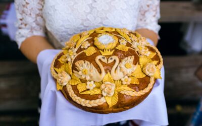 Interkulturelle Hochzeiten: wie man traditionelle Hochzeitsbräuche stilvoll integriert